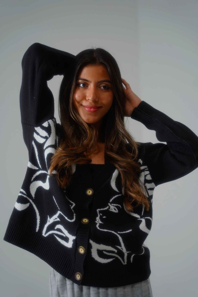 Sueter-botones-dibujado-mujer